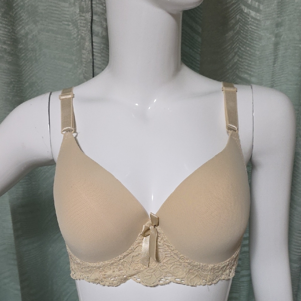 Elegant Cream Lace Bra 2/20$